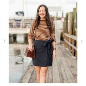 J.Crew Textured mini wrap skirt Tie-bow closure Color navy blue woman’s Size 4